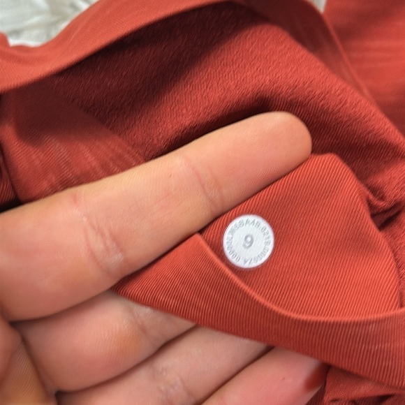 Lululemon Time To Sweat Crop *23" Stride Emboss Cayenne - Picture 5 of 6